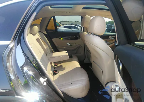 2017 Mercedes-Benz Glc 300 z USA, uszkodzony, nr VIN WDC0G4JB5HF125324